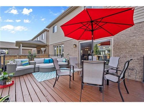 9349 Madison Crescent, Niagara Falls, ON - Outdoor With Deck Patio Veranda With Exterior