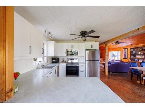 490 Mathews Road, Sherkston, ON - Indoor Photo Showing Kitchen With Double Sink