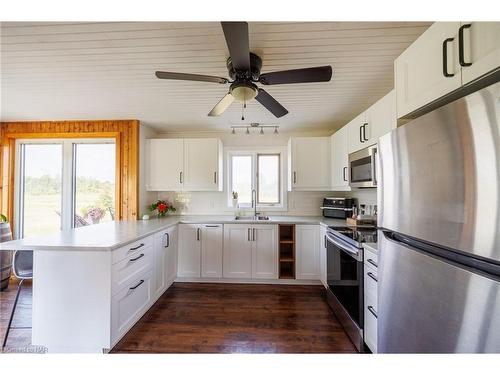 490 Mathews Road, Sherkston, ON - Indoor Photo Showing Kitchen With Double Sink With Upgraded Kitchen