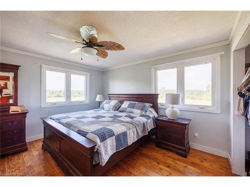 490 Mathews Road, Sherkston, ON - Indoor Photo Showing Bedroom