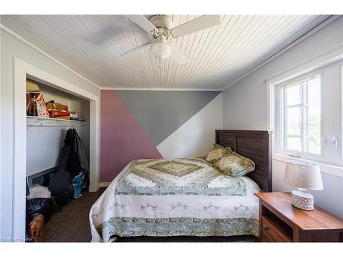 490 Mathews Road, Sherkston, ON - Indoor Photo Showing Bedroom