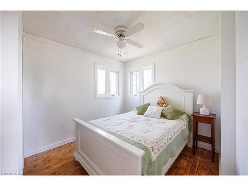 490 Mathews Road, Sherkston, ON - Indoor Photo Showing Bedroom