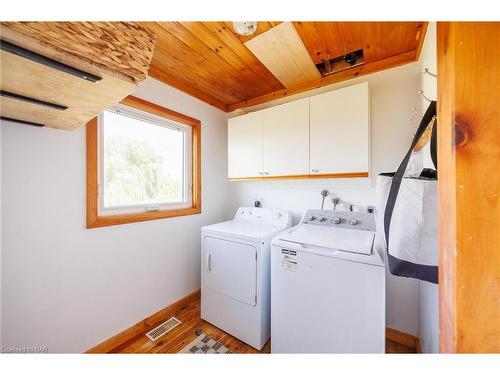 490 Mathews Road, Sherkston, ON - Indoor Photo Showing Laundry Room