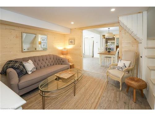 3898 Alexandra Road Road, Fort Erie, ON - Indoor Photo Showing Living Room