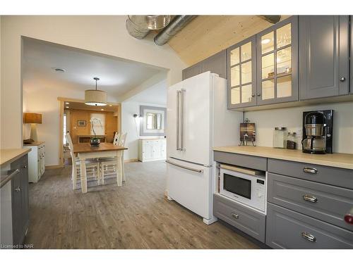 3898 Alexandra Road Road, Fort Erie, ON - Indoor Photo Showing Kitchen