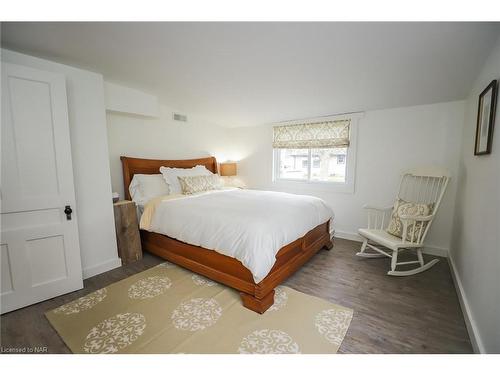 3898 Alexandra Road Road, Fort Erie, ON - Indoor Photo Showing Bedroom