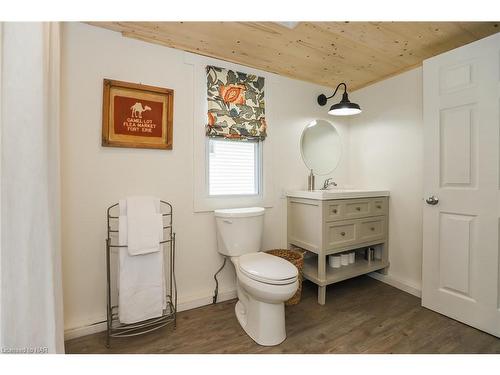 3898 Alexandra Road Road, Fort Erie, ON - Indoor Photo Showing Bathroom