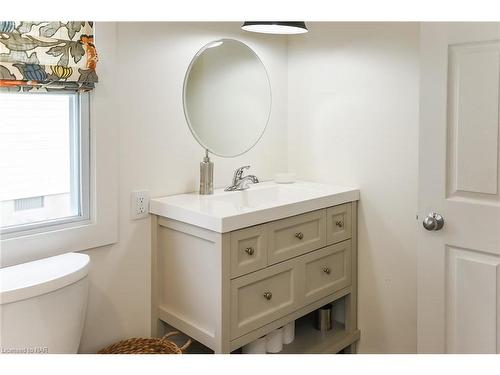 3898 Alexandra Road Road, Fort Erie, ON - Indoor Photo Showing Bathroom