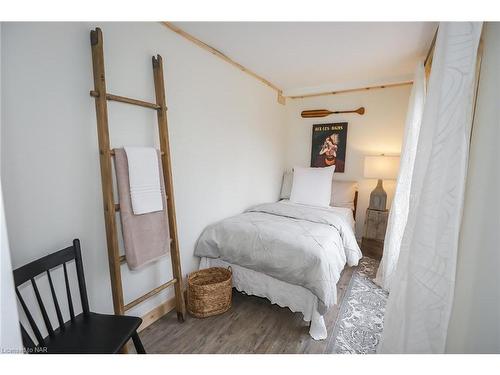 3898 Alexandra Road Road, Fort Erie, ON - Indoor Photo Showing Bedroom