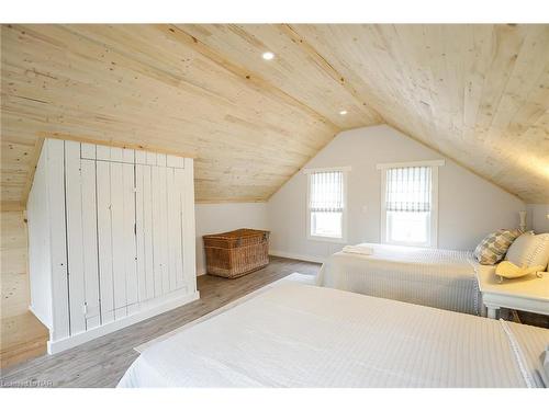 3898 Alexandra Road Road, Fort Erie, ON - Indoor Photo Showing Bedroom