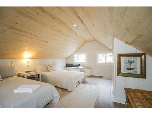 3898 Alexandra Road Road, Fort Erie, ON - Indoor Photo Showing Bedroom