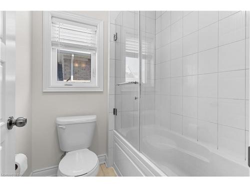 7673 Hackberry Trail Trail, Niagara Falls, ON - Indoor Photo Showing Bathroom