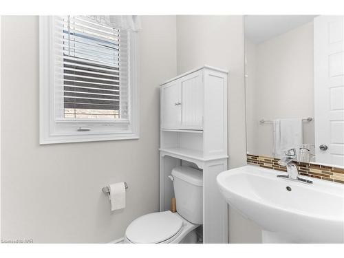 7673 Hackberry Trail, Niagara Falls, ON - Indoor Photo Showing Bathroom