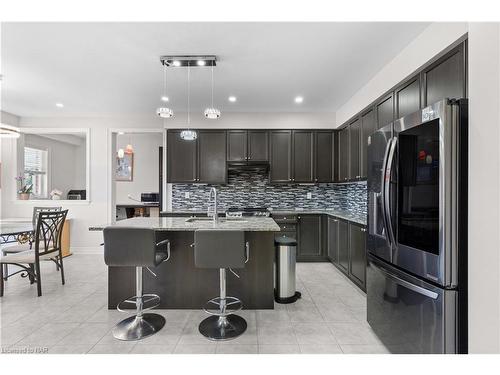 7673 Hackberry Trail, Niagara Falls, ON - Indoor Photo Showing Kitchen With Upgraded Kitchen