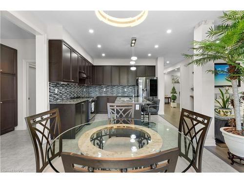 7673 Hackberry Trail, Niagara Falls, ON - Indoor Photo Showing Dining Room