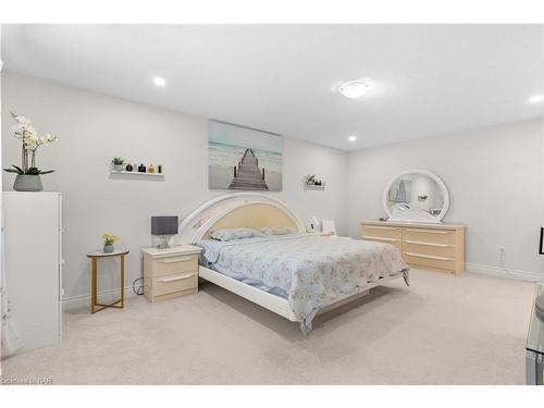 7673 Hackberry Trail, Niagara Falls, ON - Indoor Photo Showing Bedroom