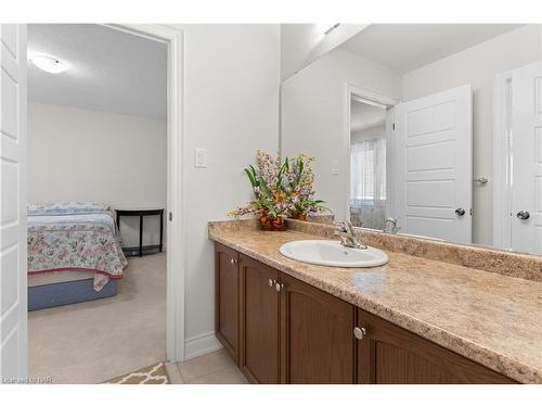 7673 Hackberry Trail, Niagara Falls, ON - Indoor Photo Showing Bathroom