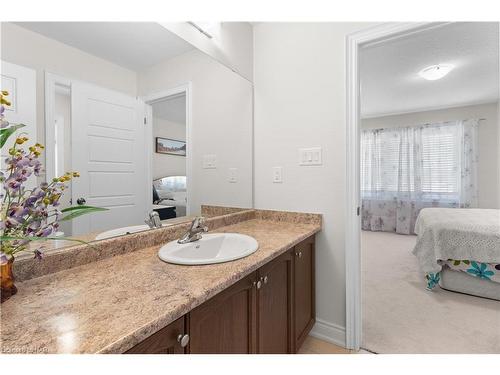 7673 Hackberry Trail, Niagara Falls, ON - Indoor Photo Showing Bathroom