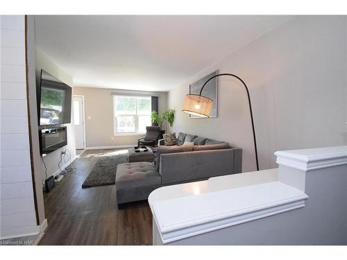 21 Fairlawn Crescent, Welland, ON - Indoor Photo Showing Living Room