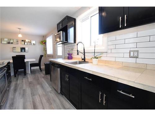 21 Fairlawn Crescent, Welland, ON - Indoor Photo Showing Kitchen