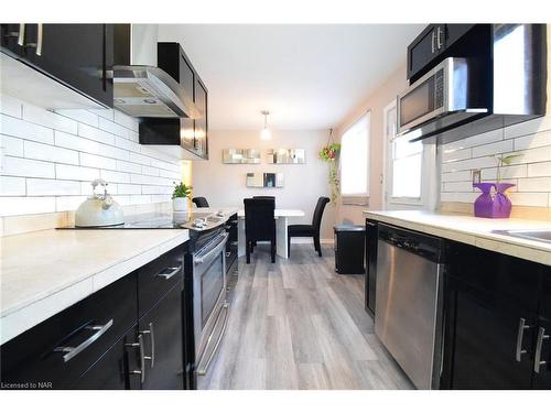 21 Fairlawn Crescent, Welland, ON - Indoor Photo Showing Kitchen