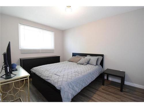 21 Fairlawn Crescent, Welland, ON - Indoor Photo Showing Bedroom