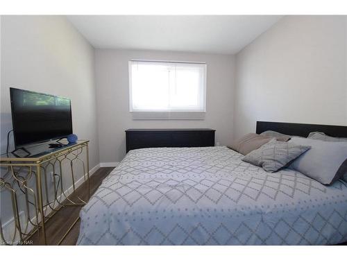 21 Fairlawn Crescent, Welland, ON - Indoor Photo Showing Bedroom