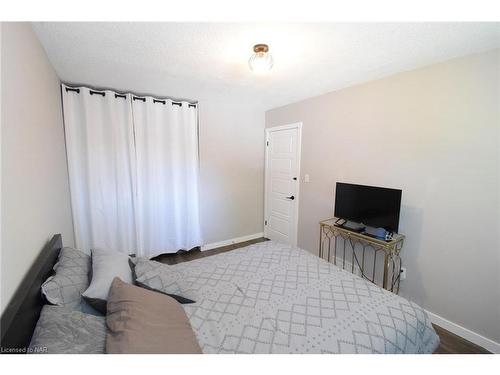 21 Fairlawn Crescent, Welland, ON - Indoor Photo Showing Bedroom