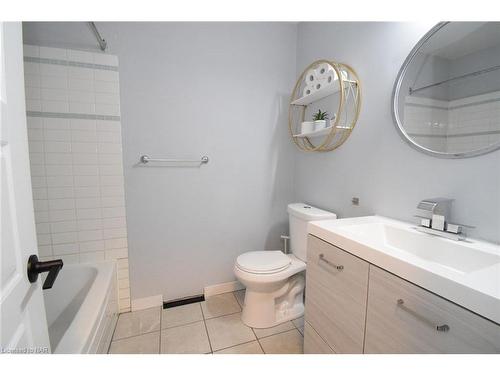 21 Fairlawn Crescent, Welland, ON - Indoor Photo Showing Bathroom