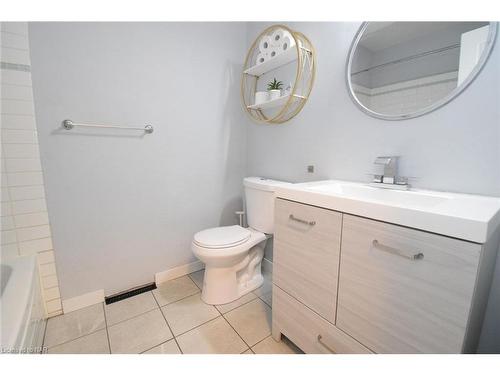 21 Fairlawn Crescent, Welland, ON - Indoor Photo Showing Bathroom