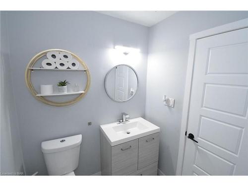 21 Fairlawn Crescent, Welland, ON - Indoor Photo Showing Bathroom