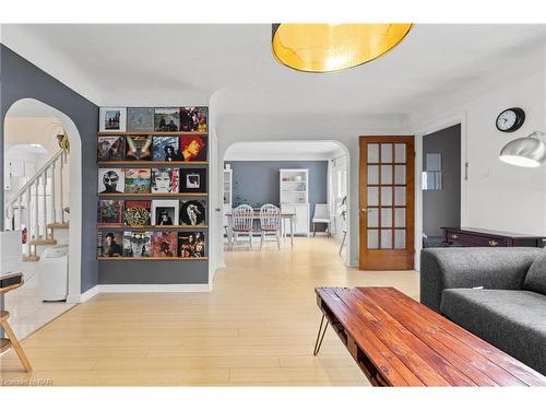 74 Marmora Street, St. Catharines, ON - Indoor Photo Showing Living Room