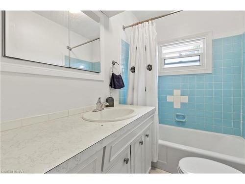 74 Marmora Street, St. Catharines, ON - Indoor Photo Showing Bathroom