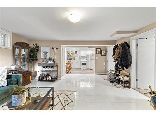 74 Marmora Street, St. Catharines, ON - Indoor Photo Showing Living Room