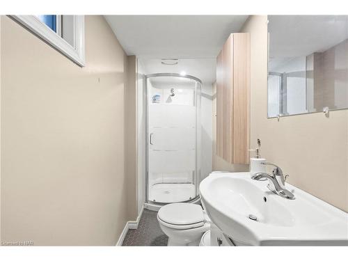 74 Marmora Street, St. Catharines, ON - Indoor Photo Showing Bathroom