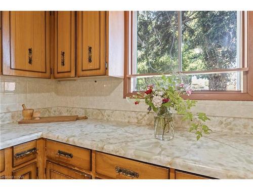 1 Nello Street, St. Catharines, ON - Indoor Photo Showing Kitchen