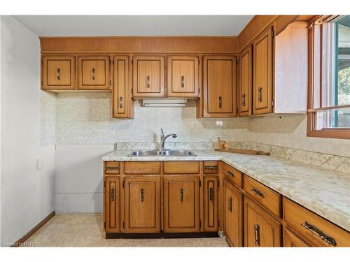 1 Nello Street, St. Catharines, ON - Indoor Photo Showing Kitchen With Double Sink