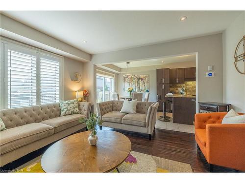 5848 Osprey Avenue, Niagara Falls, ON - Indoor Photo Showing Living Room