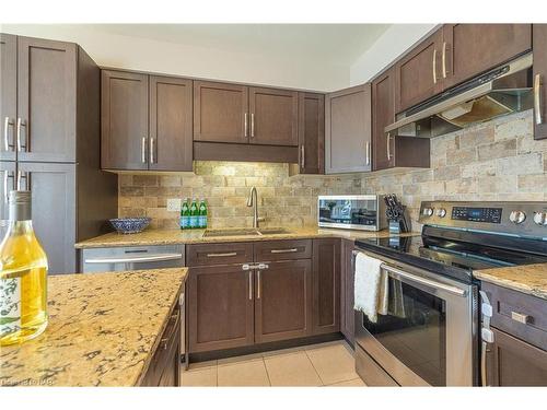 5848 Osprey Avenue, Niagara Falls, ON - Indoor Photo Showing Kitchen With Stainless Steel Kitchen With Upgraded Kitchen