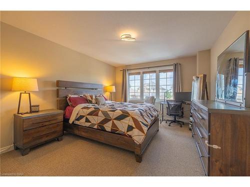 5848 Osprey Avenue, Niagara Falls, ON - Indoor Photo Showing Bedroom