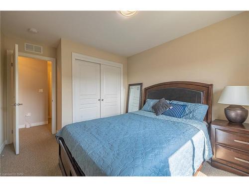 5848 Osprey Avenue, Niagara Falls, ON - Indoor Photo Showing Bedroom