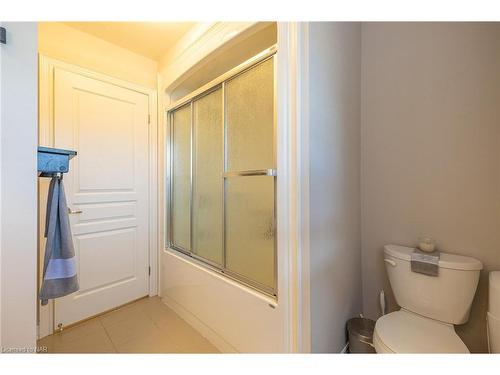 5848 Osprey Avenue, Niagara Falls, ON - Indoor Photo Showing Bathroom