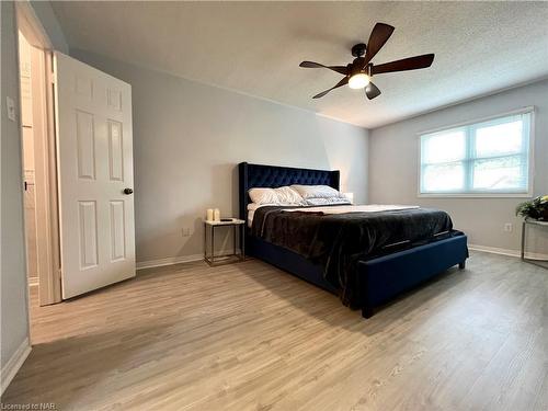 8 Meadowbrook Lane, Pelham, ON - Indoor Photo Showing Bedroom