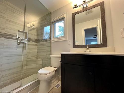 8 Meadowbrook Lane, Pelham, ON - Indoor Photo Showing Bathroom