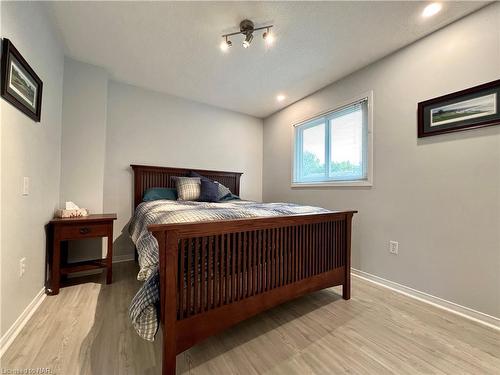 8 Meadowbrook Lane, Pelham, ON - Indoor Photo Showing Bedroom