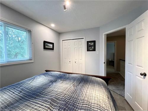 8 Meadowbrook Lane, Pelham, ON - Indoor Photo Showing Bedroom