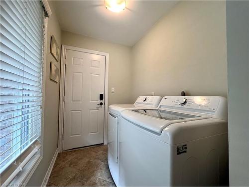 8 Meadowbrook Lane, Pelham, ON - Indoor Photo Showing Laundry Room