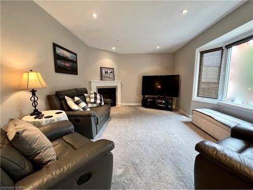 8 Meadowbrook Lane, Pelham, ON - Indoor Photo Showing Living Room With Fireplace