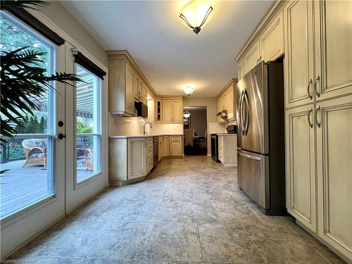 8 Meadowbrook Lane, Pelham, ON - Indoor Photo Showing Kitchen