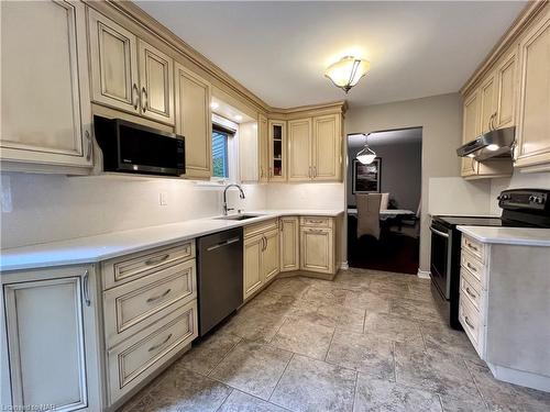 8 Meadowbrook Lane, Pelham, ON - Indoor Photo Showing Kitchen